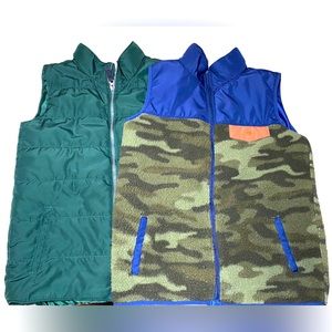 2 boys size 14 Super cozy Sherpa easy zip-up puffer vest Camo green blue GUC